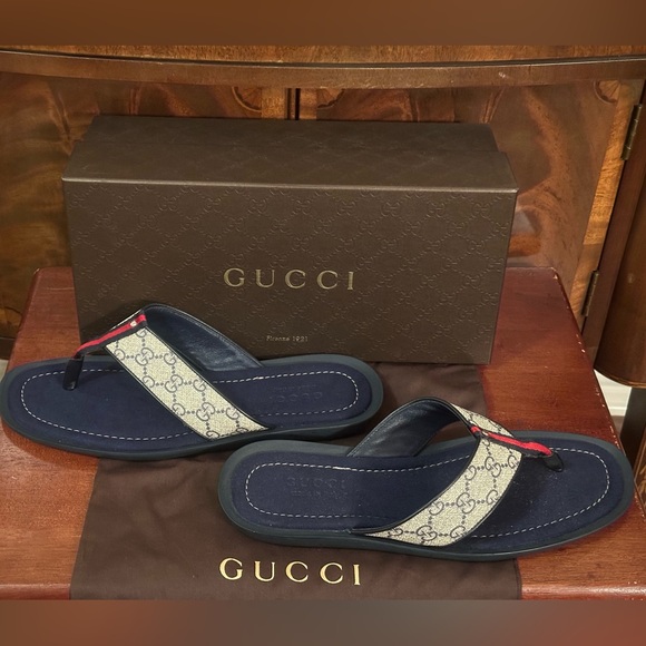 Gucci GG Supreme Men’s Flip Flop Thong Sandals - Picture 4 of 13